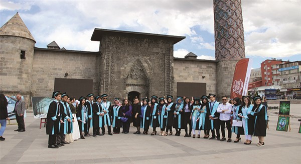 Lise öğrencilerinden mezuniyet sergisi