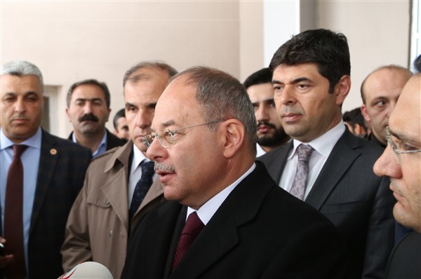 Bakan Akdağ: "ABD’nin Suriye rejimine karşı gösterdiği doğru bir tavırdır"