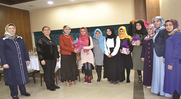 Vali Azizoğlu’nun eşinden anlamlı iftar programı