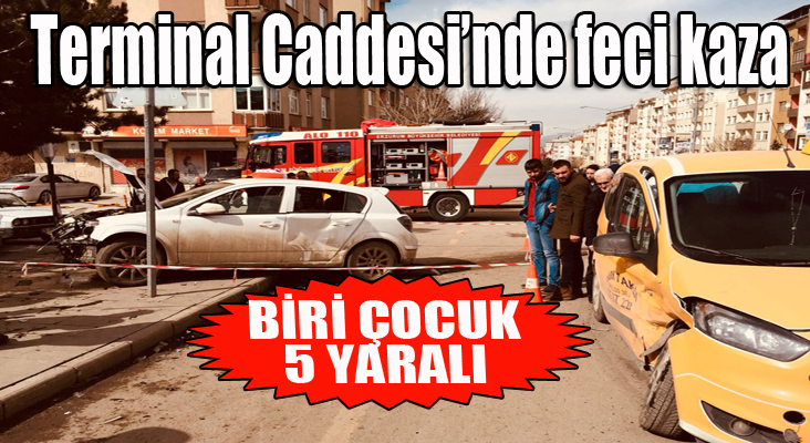 Terminal Caddesi'nde feci kaza: 1'i çocuk 5 yaralı...