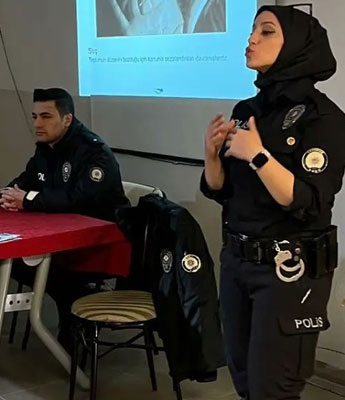 Polisten çocuklara ve gençlere bilgilendirme