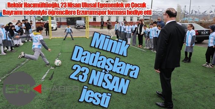 Rektör Hacımüftüoğlu'ndan öğrencilere forma jesti...